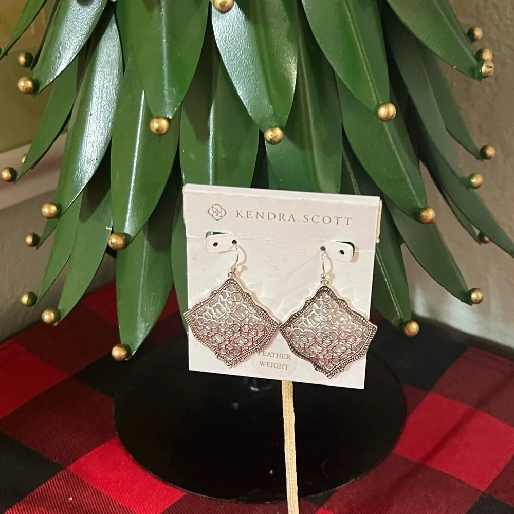 Kendra Scott intricate silver